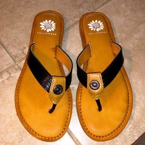 Nwob Yellow Box Black strap sandals Ladies 7 Comfortable leather new